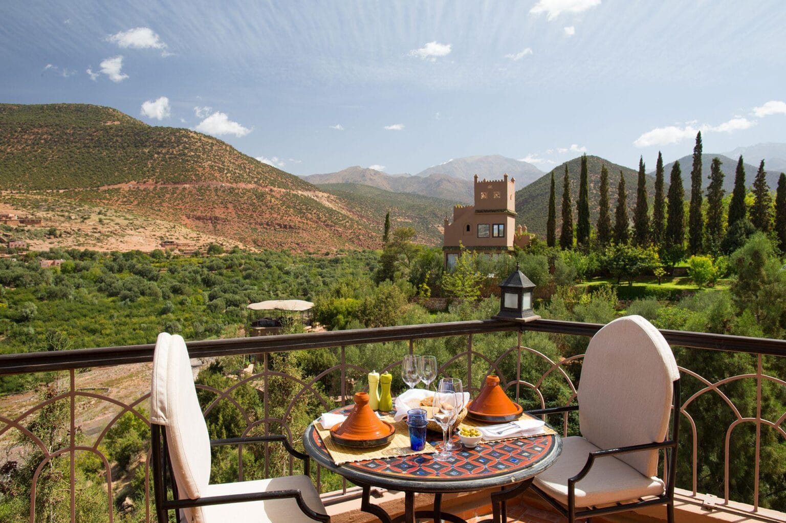 pool-terrace-lunch.jpg
