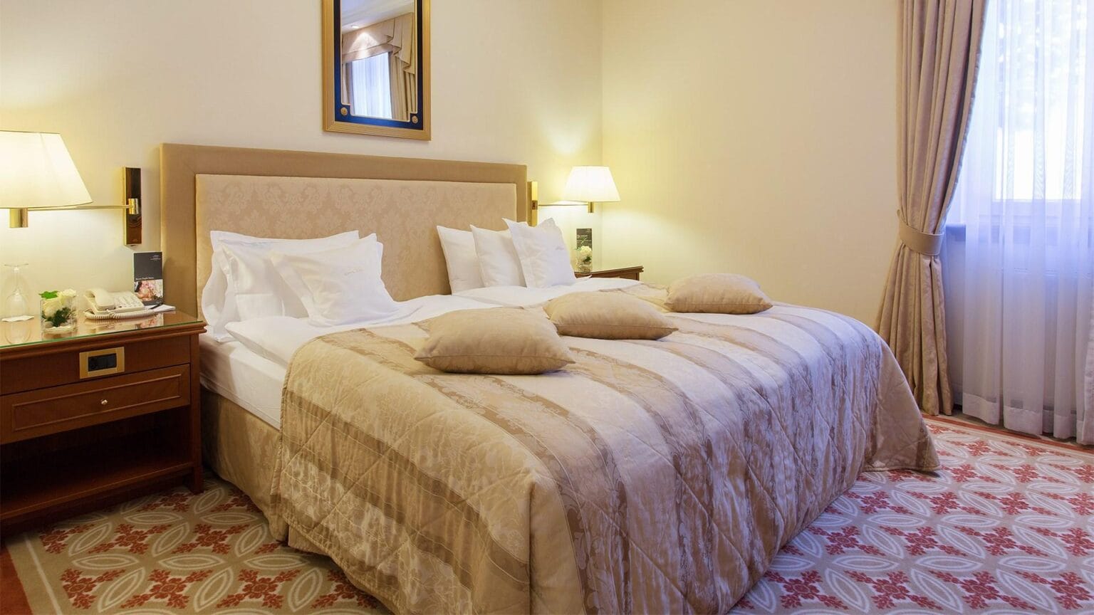 slider_bedroom-spa-corner-suite.jpg