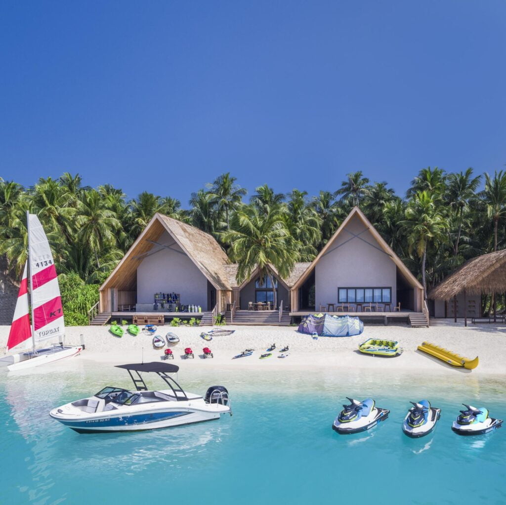 wycieczki dla Malediwy zima 2024/2025,Niezapomniane wycieczki dla Malediwy zima 2024/2025,Four Seasons Resort Maldives at Landaa Giraavaru – edukacja i zabawa w jednym,Główne atrakcje Velaa Private Island,Velaa Private Island – dla rodzin,które cenią sobie prywatność,Prywatne wille z dużymi ogrodami i basenami na Malediwach,Lekcje nurkowania dla rodzin dla Malediwach,One&Only Reethi Rah – wyjątkowe doświadczenie dla całej rodziny,Aktywne wakacje dla całej rodziny,Kierunek Malediwy na rodzinne wakacje 2024/2025,Soneva Fushi – Luksus i ekologia w harmonii z naturą