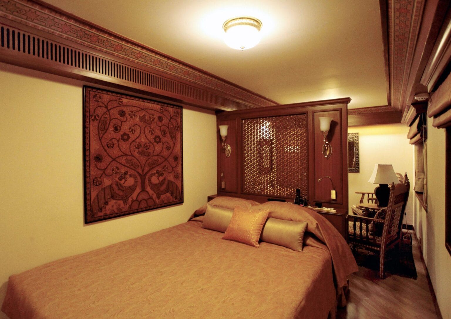 suite-bedroom.jpg