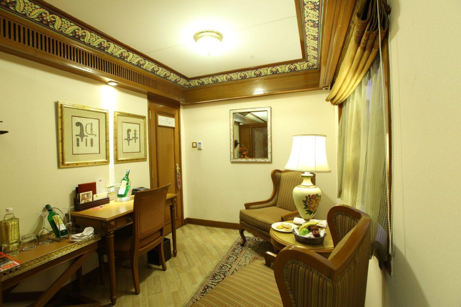 suite-sitting-area-2.jpg