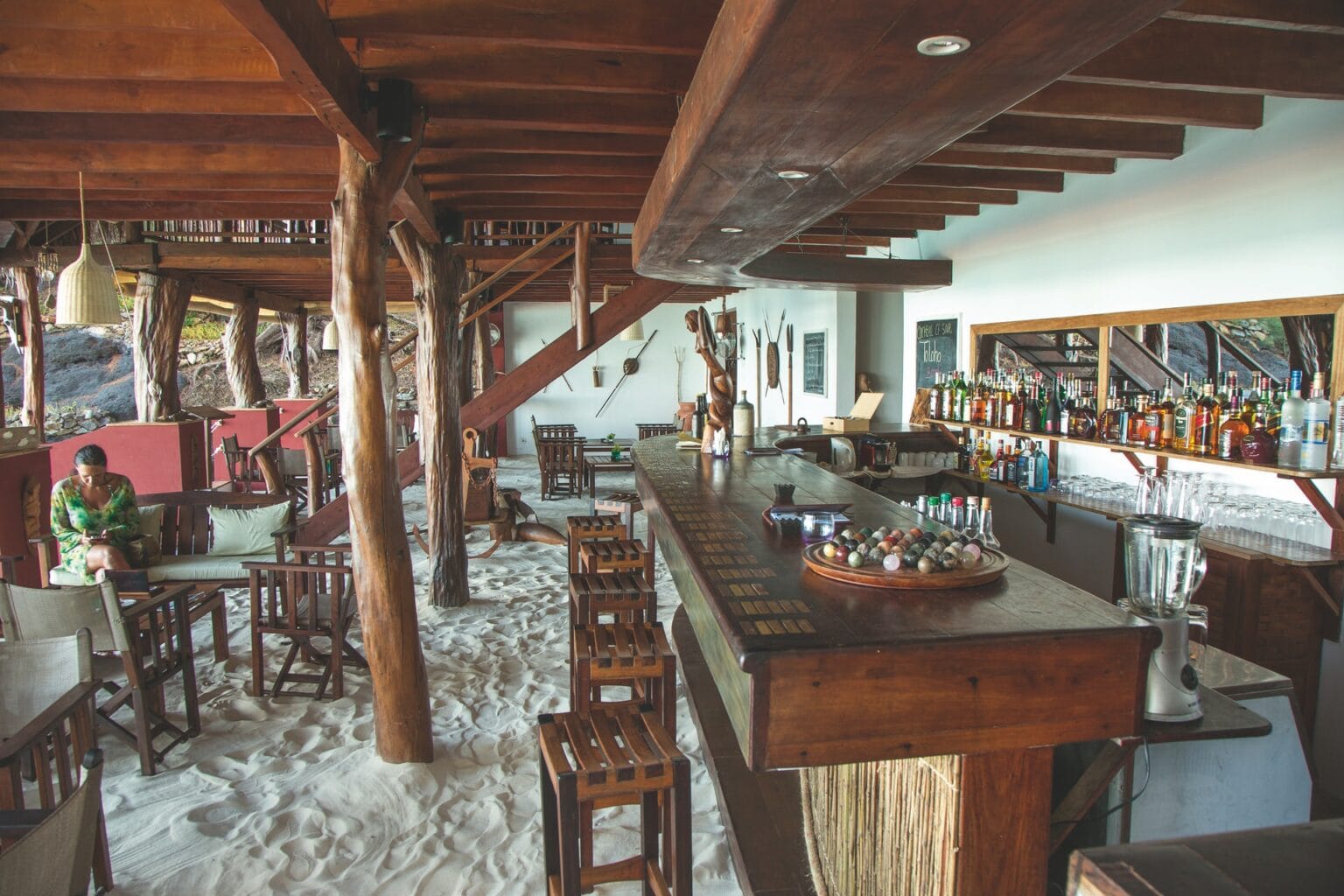 tsarabanjina-madagascar-bar-barefoot-chic-1.jpg