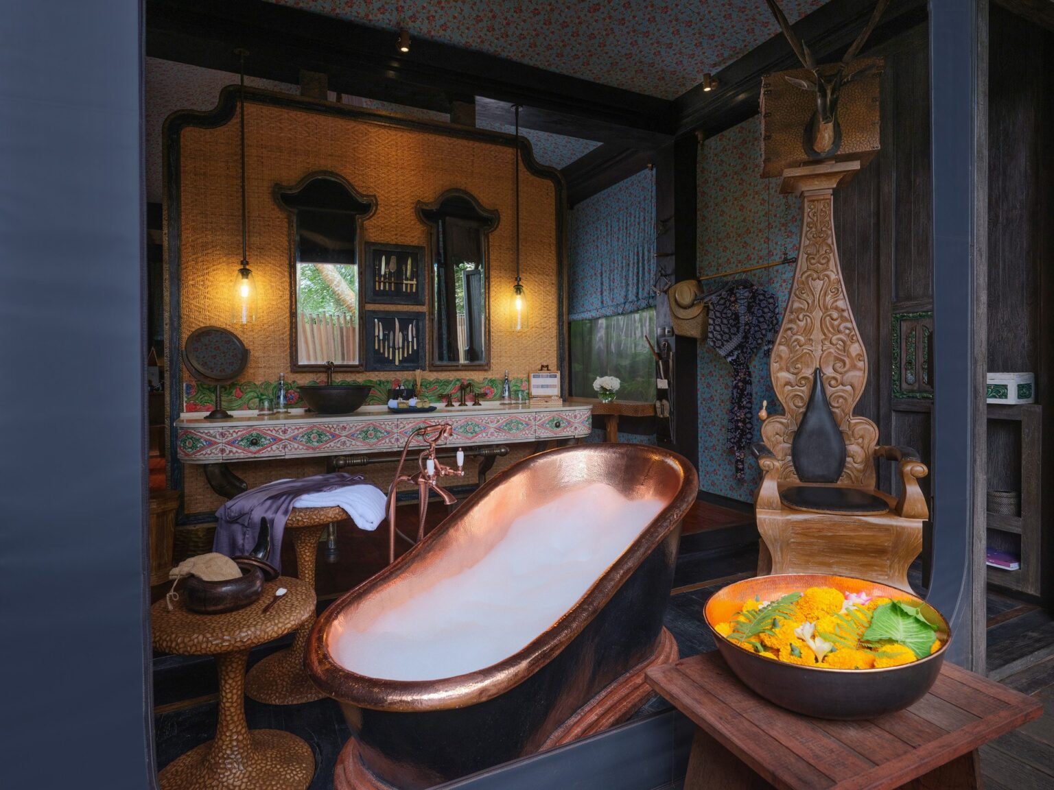 ubud-accommodation-tent-bathroom.jpg