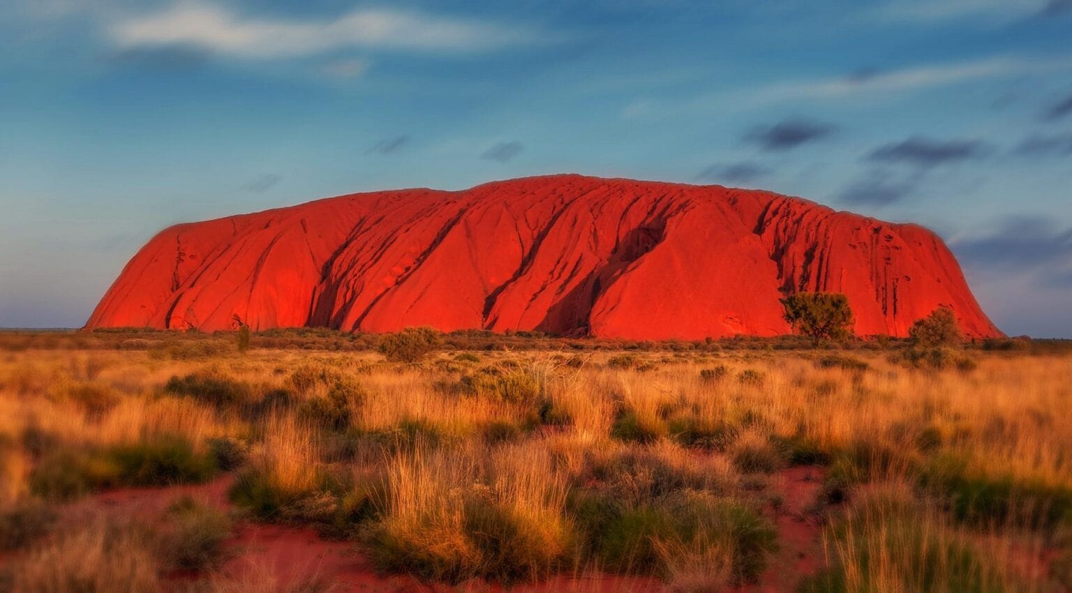uluru-2058380.jpg