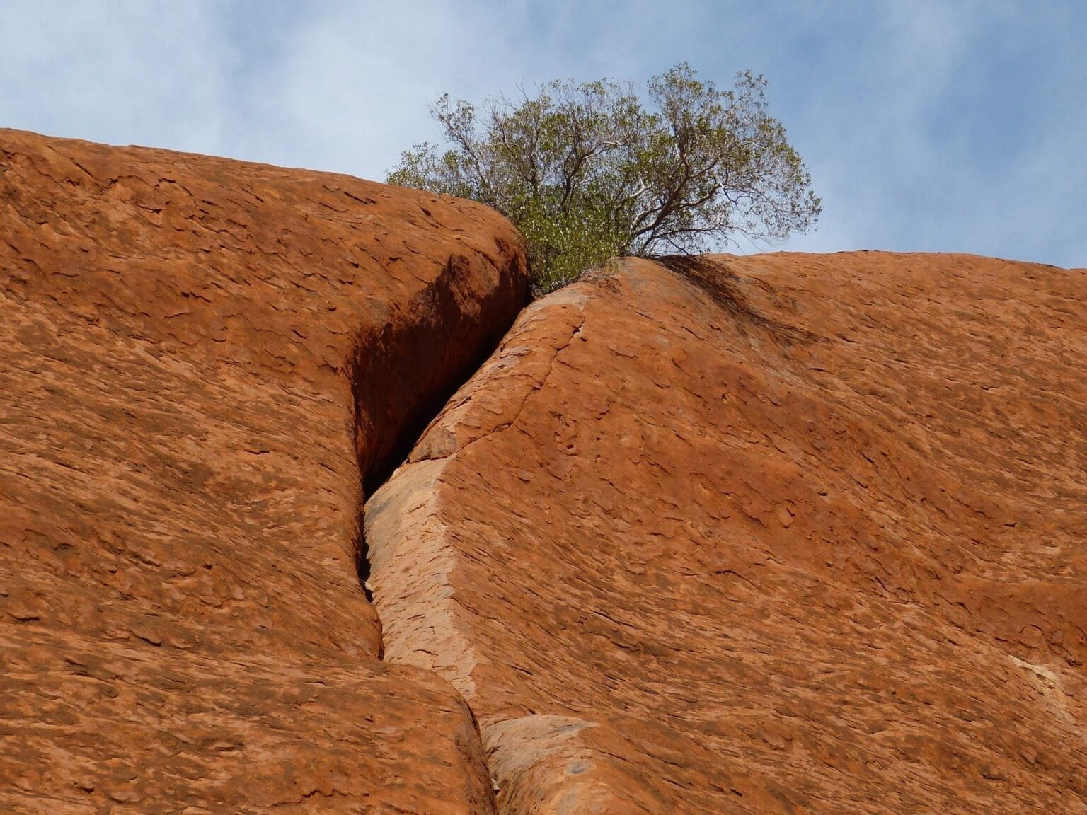 uluru-214903.jpg
