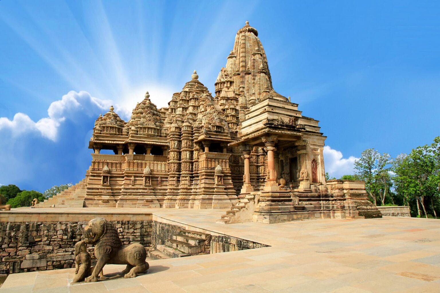 wyprawy-Indie-Varanasi-i-Goa-Khajuraho-Temples.jpg
