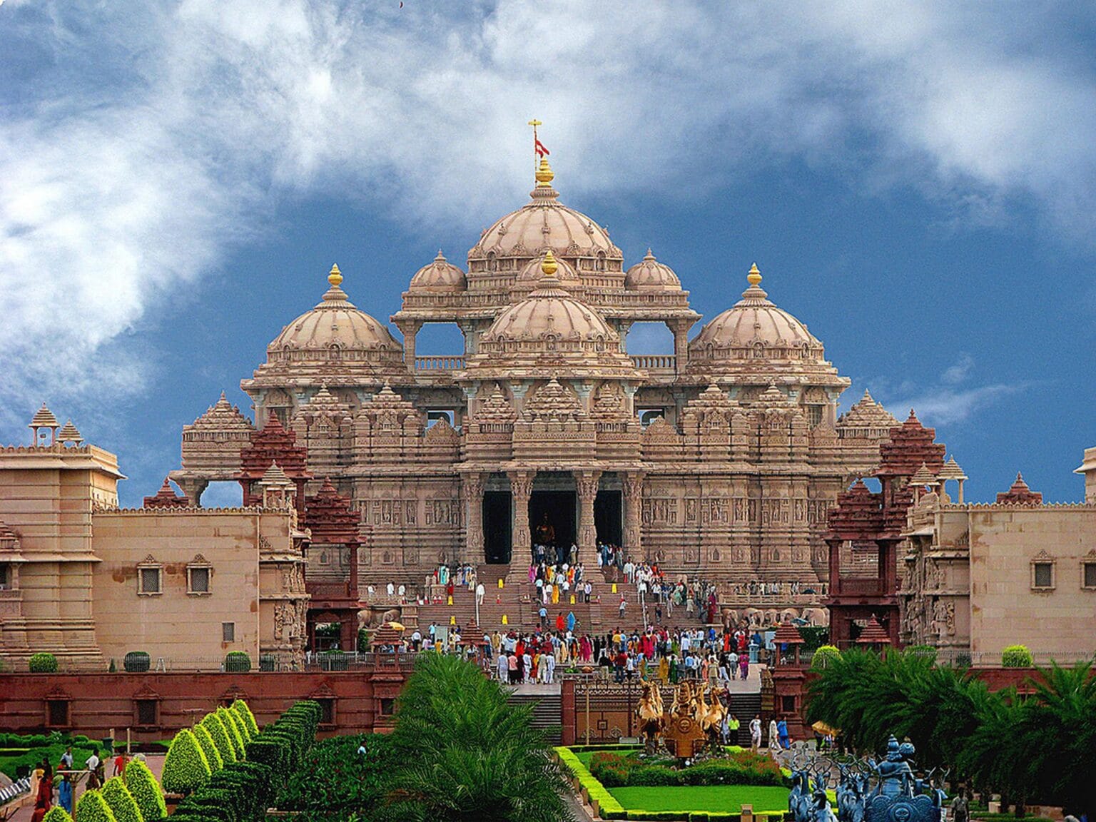 wyprawy-Indie-Varanasi-i-Goa-Para_Akshardham-temple.jpg