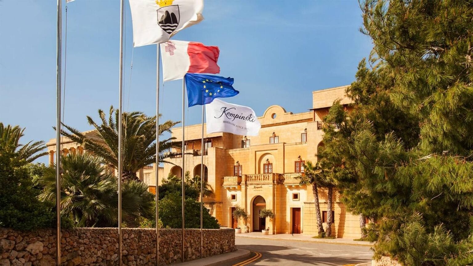 1-Malta-Kempinski-Hotel-San-Lawrenz-Gozo-entrance.jpg