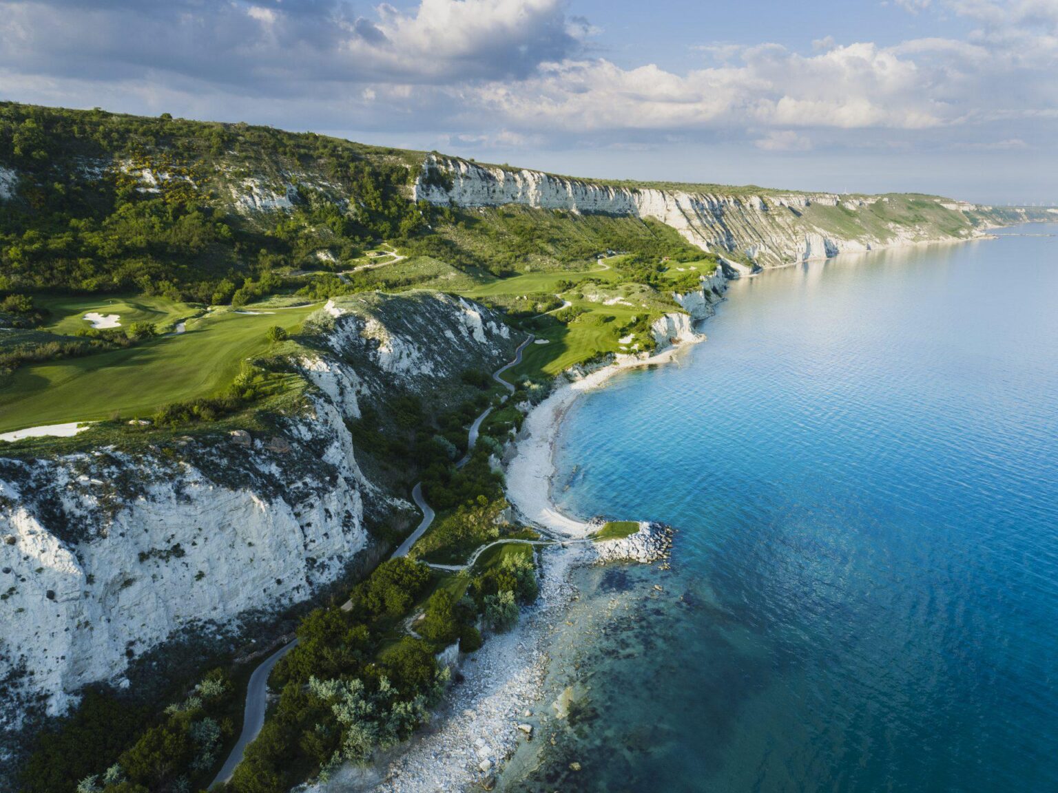 Complejo de playa y golf Thracian Cliffs | CARTER.EU