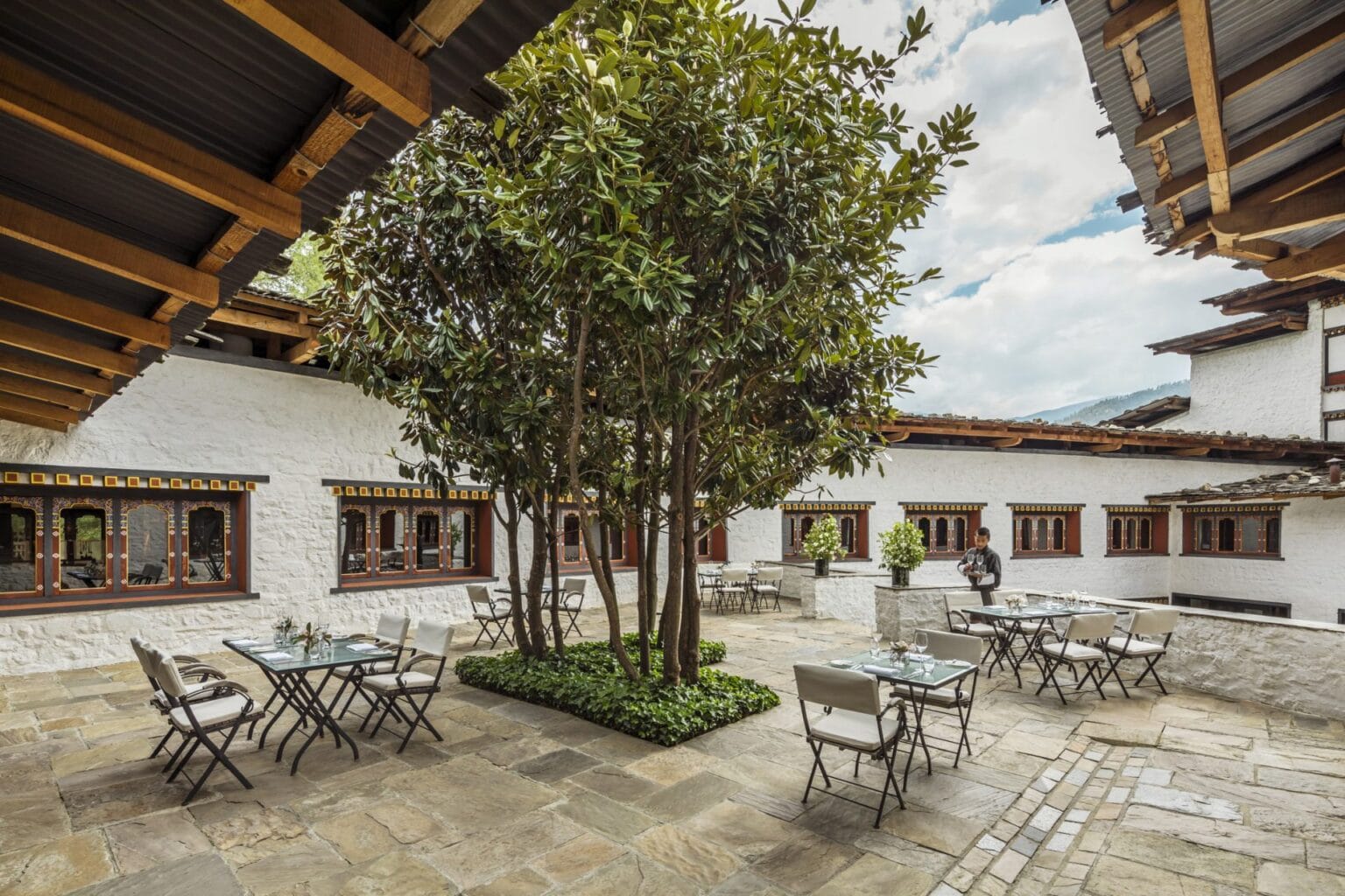 100906974-H1-COMO_Uma_Paro_Courtyard_Outdoor_for_Afternoon_Tea_2.jpg
