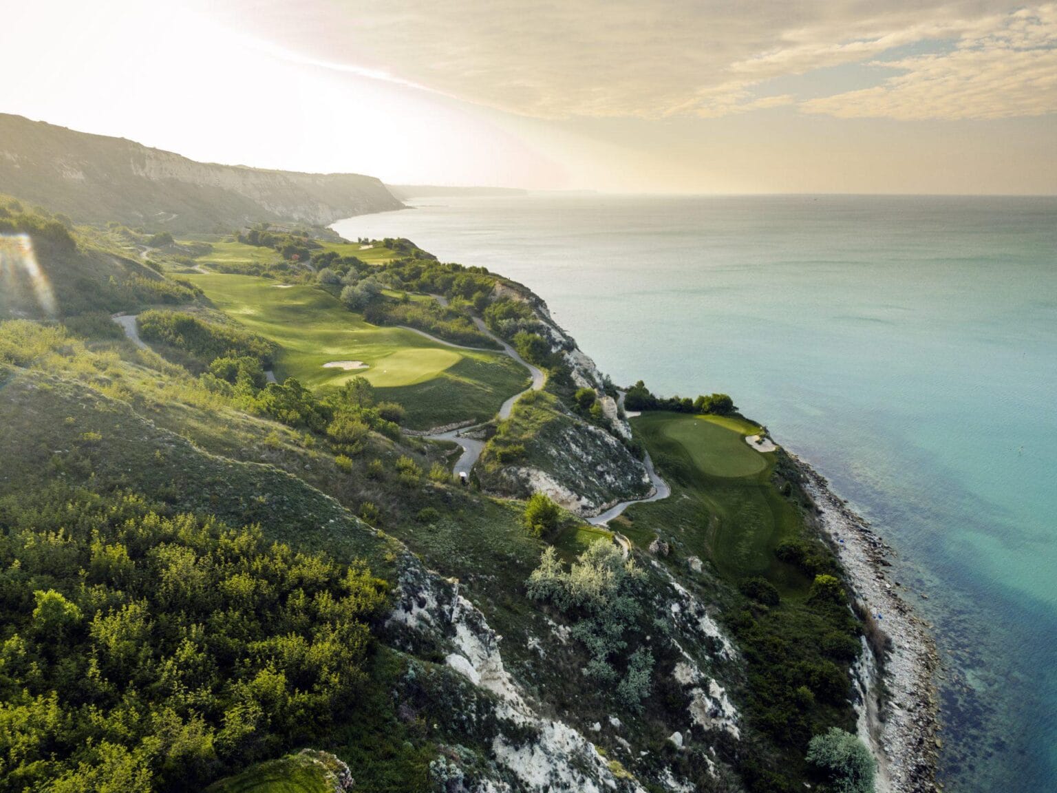 2.Thracian-Cliffs-Golf-Course-Panorama.jpg