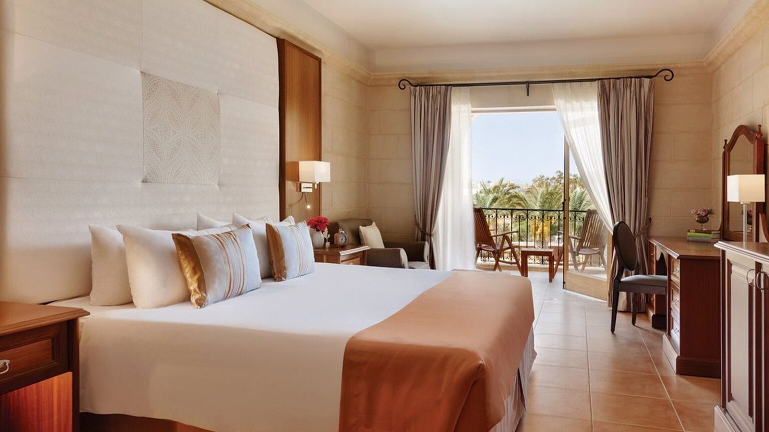 3-Malta-Kempinski-Hotel-San-Lawrenz-Gozo-deluxe-room.jpg