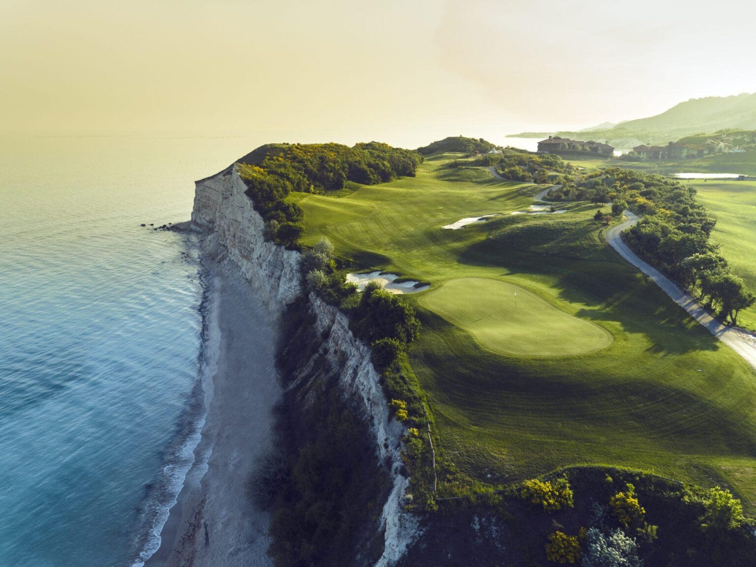 4.Thracian-Cliffs-Golf-Course-Panorama.jpg