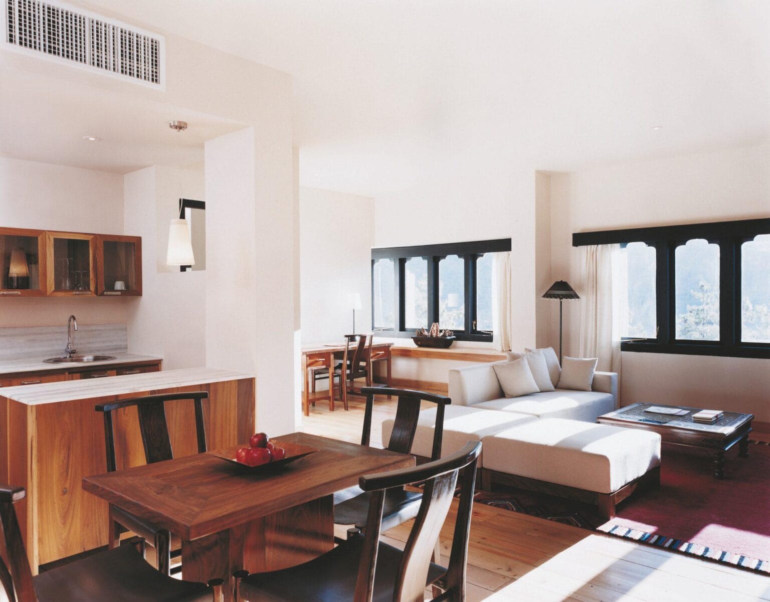 44079894-H1-COMO_Suite_Living_room.jpg
