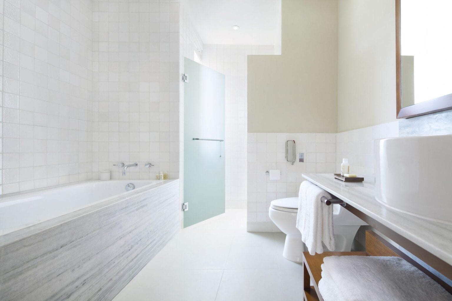 49312358-H1-Valley_View_Room_Bathroom.jpg