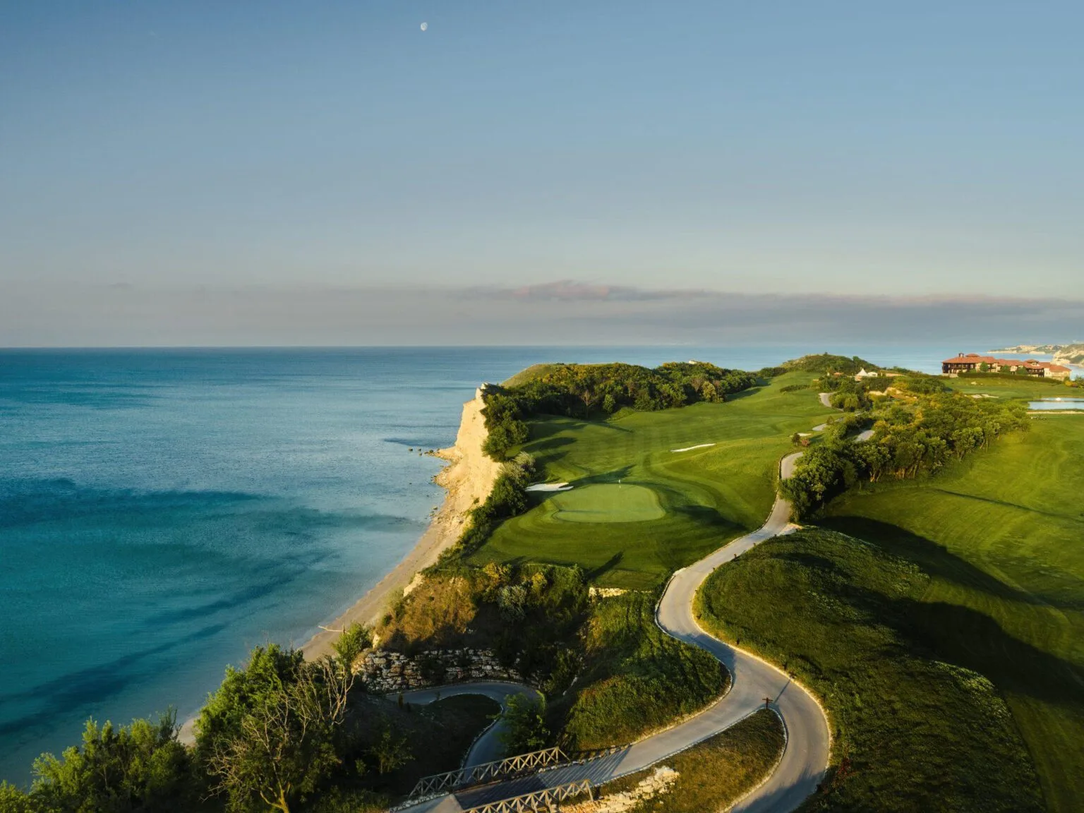 5.Thracian-Cliffs-Golf-Course-Panorama.jpg
