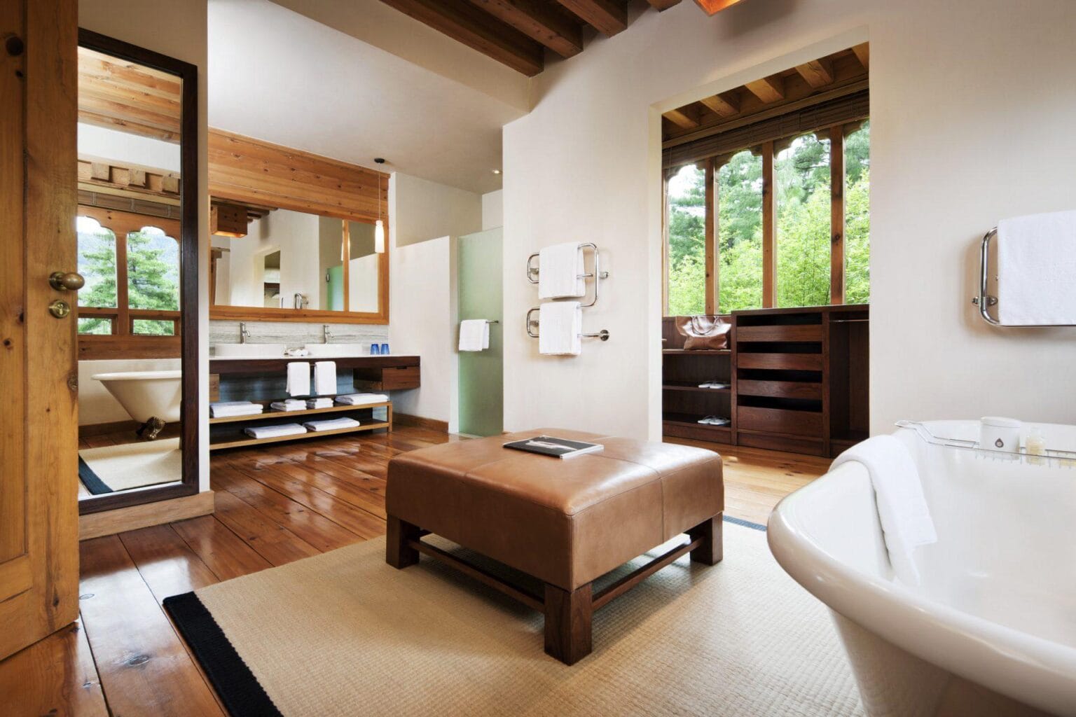 50404571-H1-COMO_Villa_Master_Bathroom.jpg