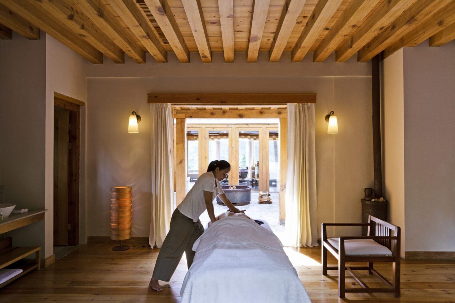 50404591-H1-COMO_Villa_treatment_room.jpg