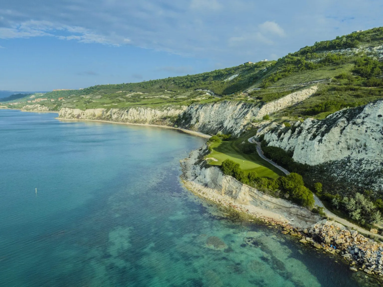6.Thracian-Cliffs-Golf-Course-Panorama.jpg