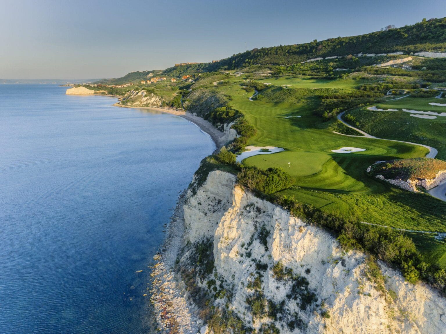 9.Thracian-Cliffs-Golf-Course-Panorama.jpg
