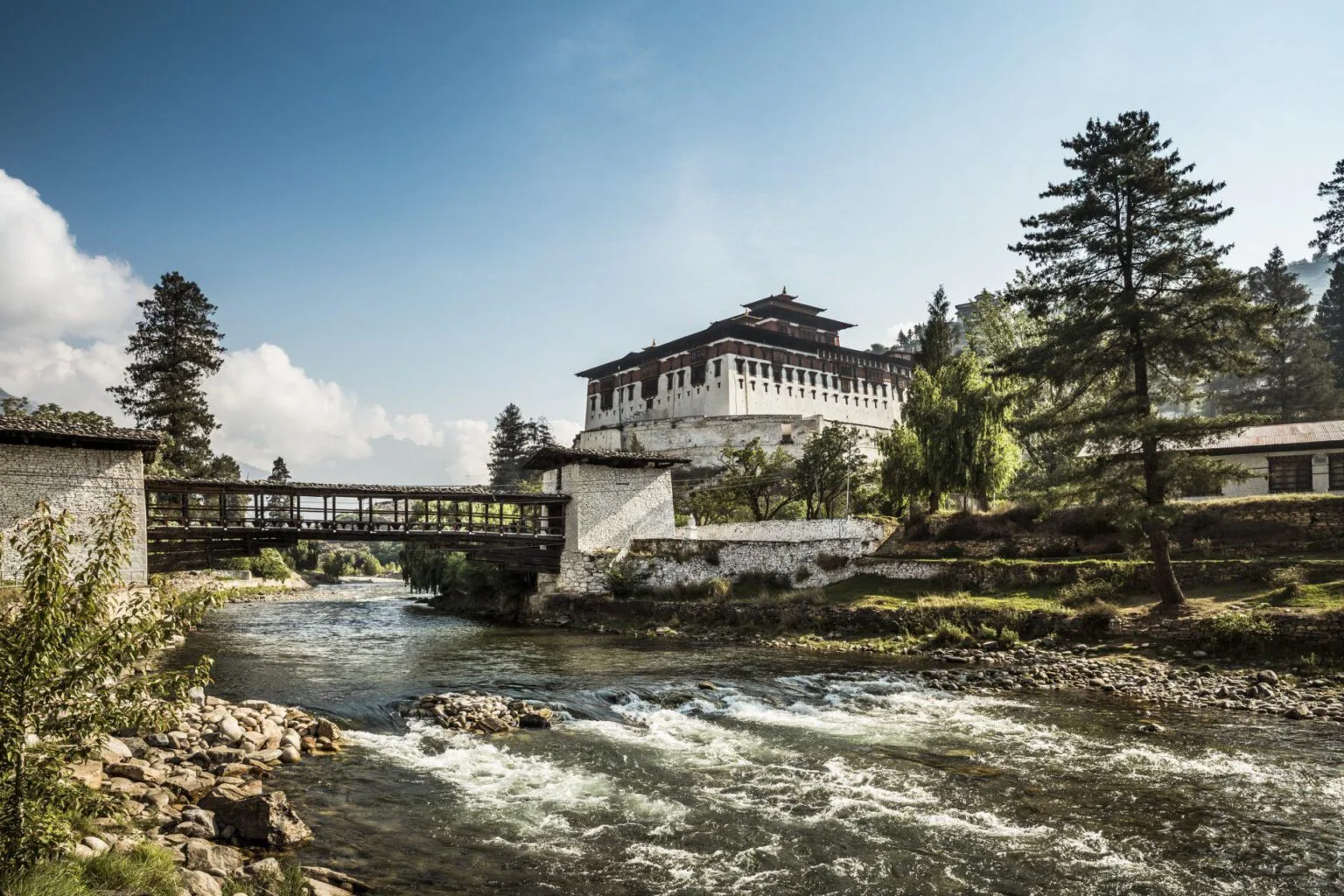 99767122-H1-Rinpung_Dzong_and_Pa_Chhu_River.jpg