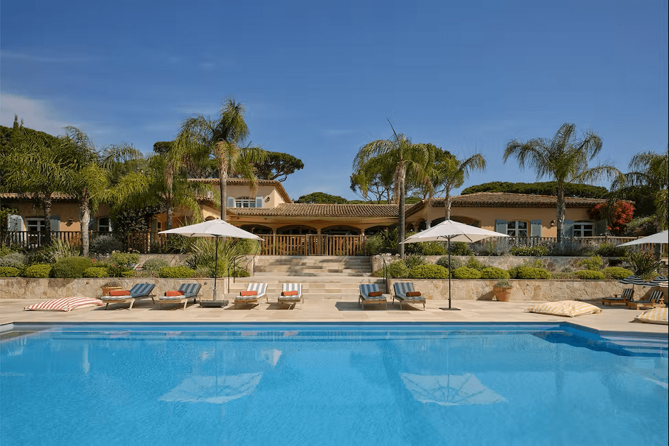 Airelles-Saint-Tropez-Chateau-de-la-Messardiere-luksusowe-wakacje-w-Saint-Tropez-ekskluzywne-wczasy-szyte-na-miare-w-Saint-Tropez-we-Francji-najlepsze-hotele-w-Saint-Tropez-15.png
