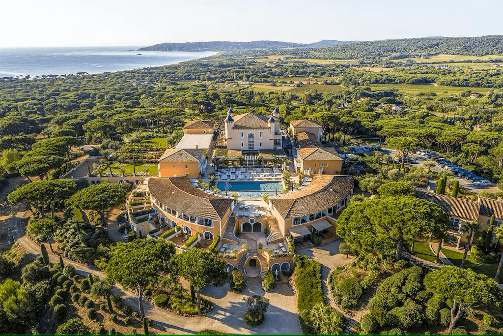 Airelles-Saint-Tropez-Chateau-de-la-Messardiere-luksusowe-wakacje-w-Saint-Tropez-ekskluzywne-wczasy-szyte-na-miare-w-Saint-Tropez-we-Francji-najlepsze-hotele-w-Saint-Tropez-19.png