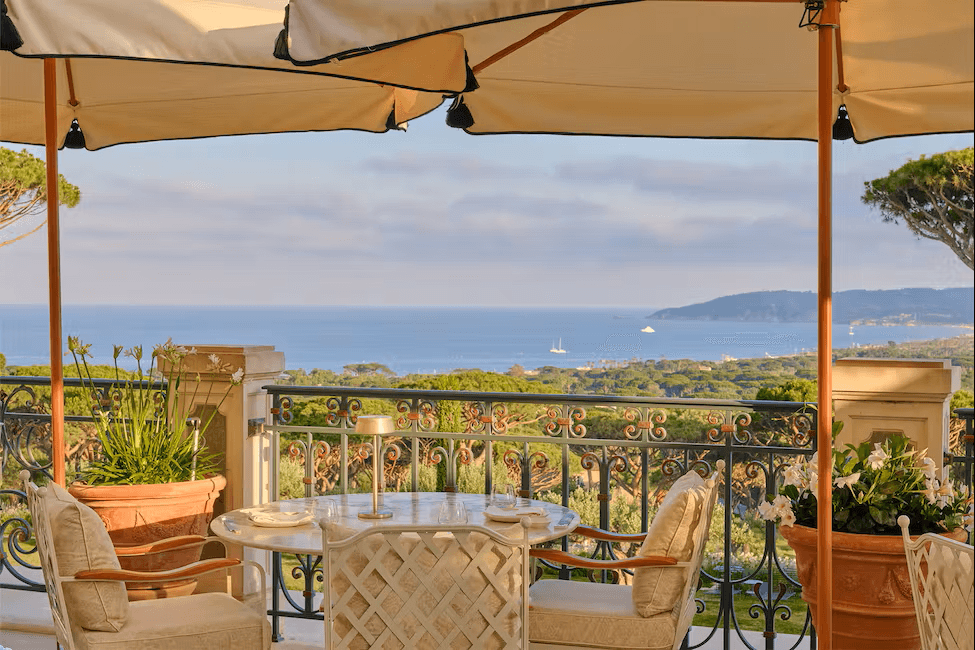 Airelles-Saint-Tropez-Chateau-de-la-Messardiere-luksusowe-wakacje-w-Saint-Tropez-ekskluzywne-wczasy-szyte-na-miare-w-Saint-Tropez-we-Francji-najlepsze-hotele-w-Saint-Tropez-25.png