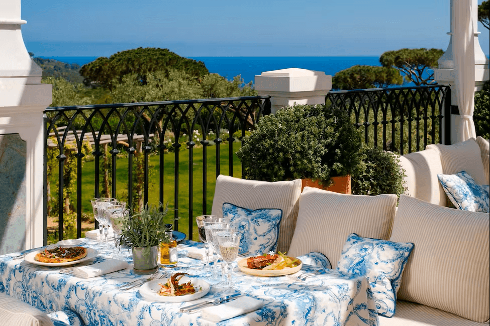Airelles-Saint-Tropez-Chateau-de-la-Messardiere-luksusowe-wakacje-w-Saint-Tropez-ekskluzywne-wczasy-szyte-na-miare-w-Saint-Tropez-we-Francji-najlepsze-hotele-w-Saint-Tropez-28.png