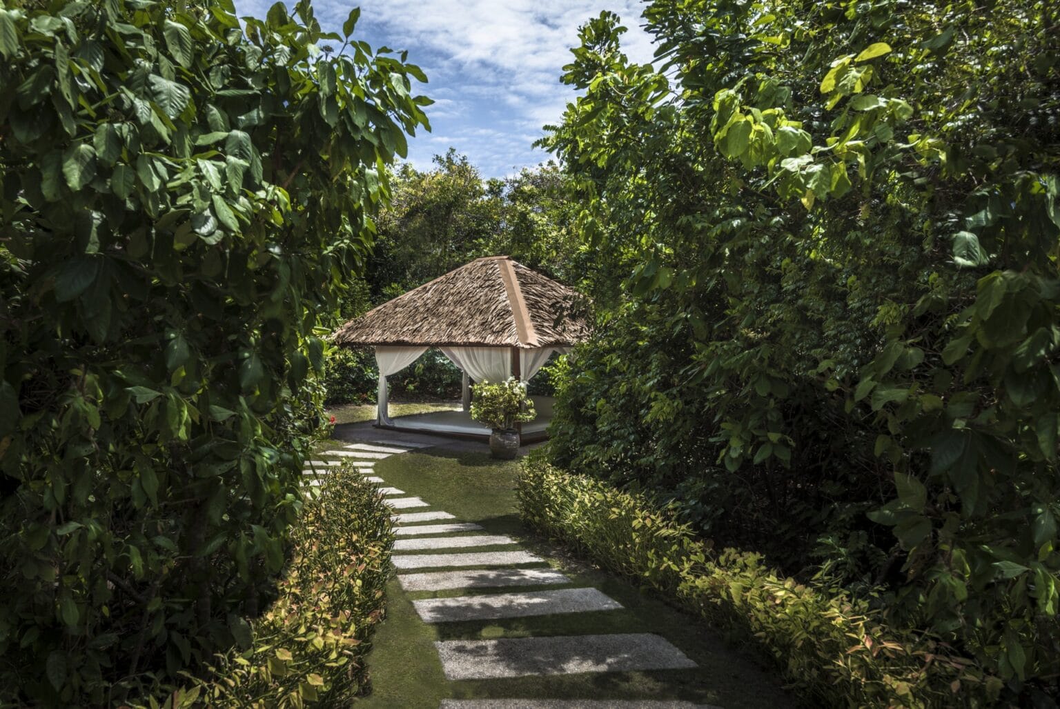 Amanpulo-Philippines-Garden-Sala_High-Res_14164.jpg