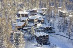 Ferie zimowe 2025 - gdzie warto się wybrać?,W sercu Alp - magia zimowego krajobrazu,Tschuggen Grand Hotel – luksus w Arosie,Resort,Cervo Mountain Resort – alpejski design i przyjazność naturze,Tropikalna zima - Seszele zima 2025,Four Seasons Resort Seychelles at Desroches Island – raj na wyłączność,Raffles Seychelles – elegancja na wyspie Praslin,Ferie last minute