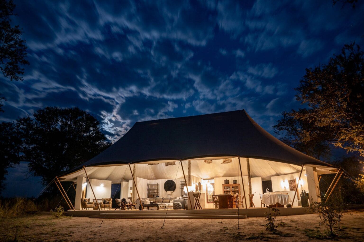 Chisa-Busanga-Camp-by-Green-Safaris-Zambia-najlepsze-hotele-w-Zambii-luksusowe-hotele-w-Zambii-luksusowe-wycieczki-szyte-na-miare-do-Zambii-ekskluzywne-wczasy-w-zambii-21.jpg