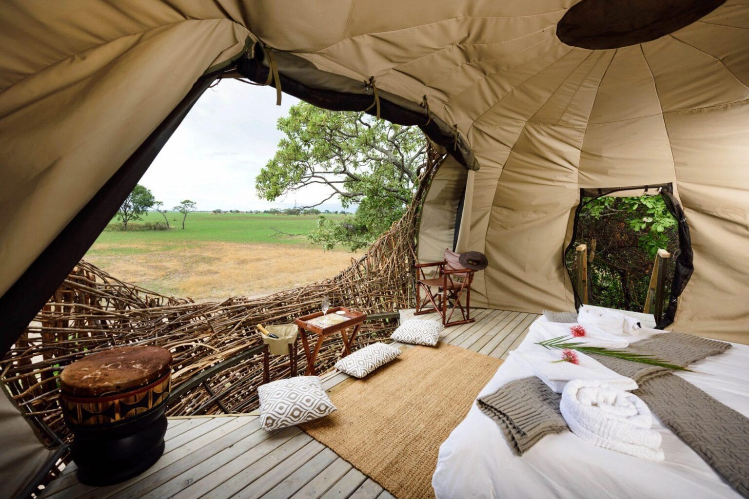 Chisa-Busanga-Camp-by-Green-Safaris-Zambia-najlepsze-hotele-w-Zambii-luksusowe-hotele-w-Zambii-luksusowe-wycieczki-szyte-na-miare-do-Zambii-ekskluzywne-wczasy-w-zambii-5.jpg