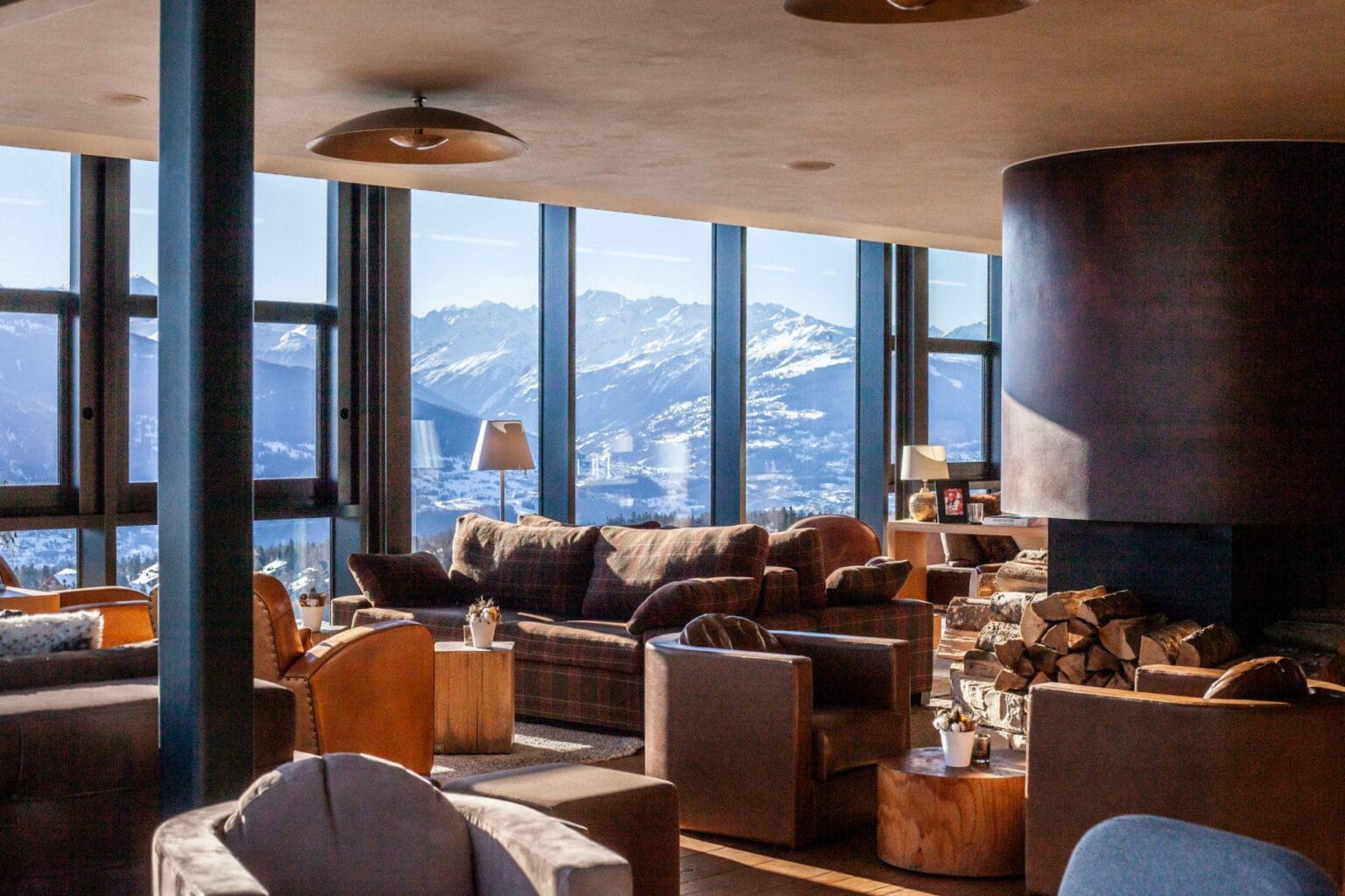 Crans-Ambassador-luksusowe-hotele-w-Szwajcarii-najlepsze-gorskie-hotele-w-Szwajcarii-Szwajcaria-na-narty-wyjazdy-na-narty-do-Szwajcarii-ekskluzywne-hotele-w-Szwajcarii-21.jpg