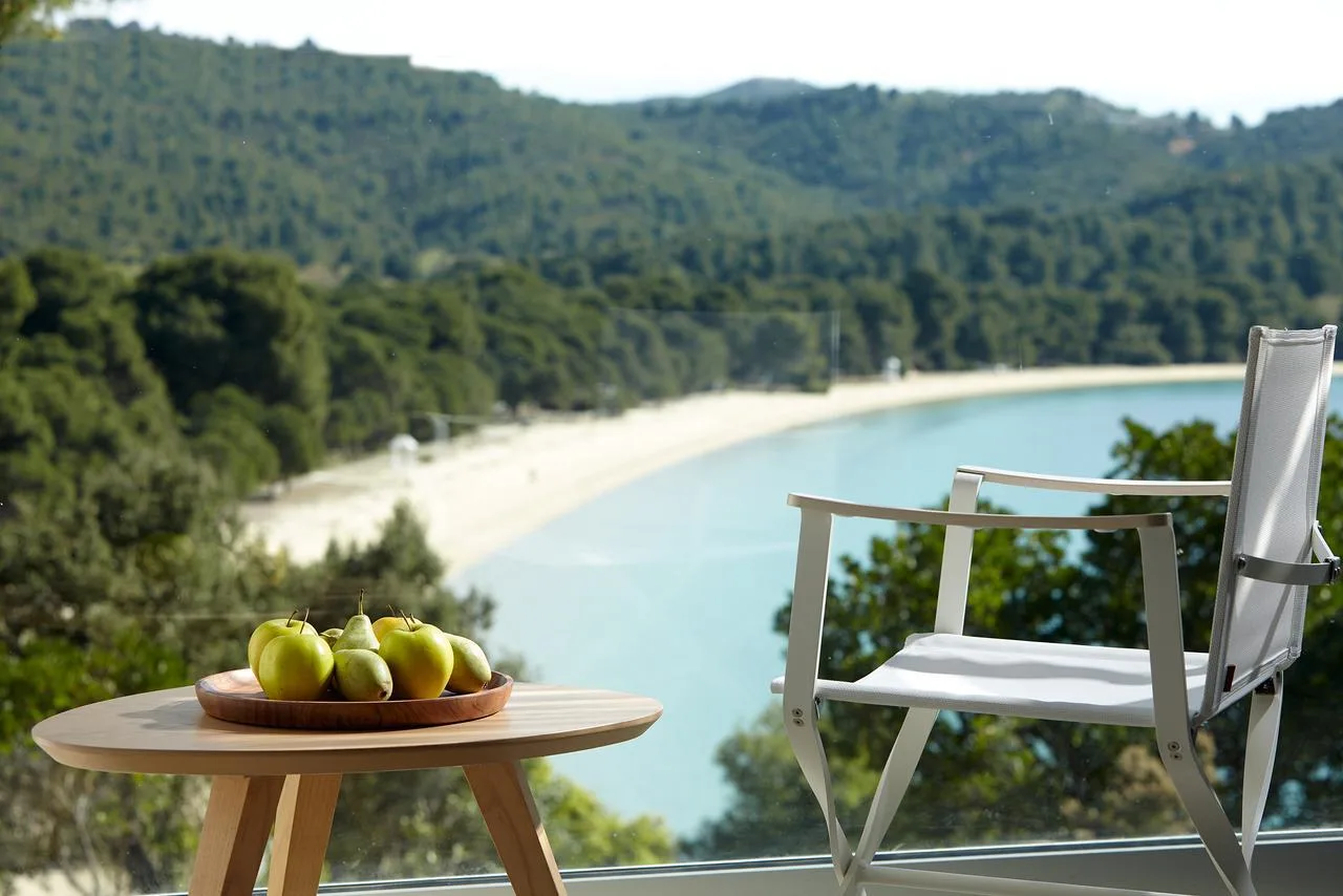 taras na górze z widokiem na plażę