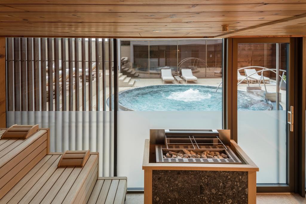Falkensteiner-Balance-Resort-Stegersbach-sauna-i-jacuzzi.jpg