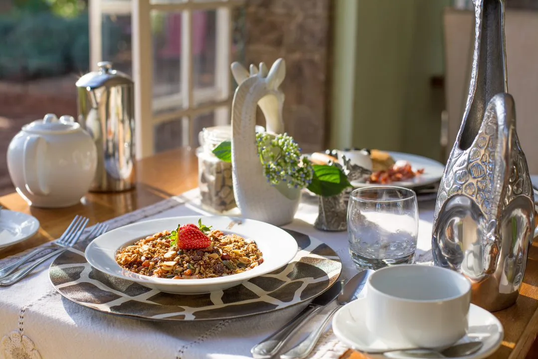 Giraffe-Manor-breakfast.jpg