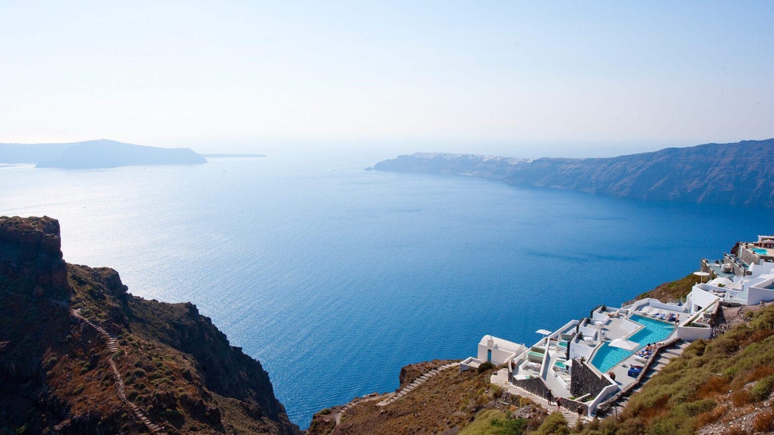 Grace-Santorini-Santorini-widok-na-hotel.jpg