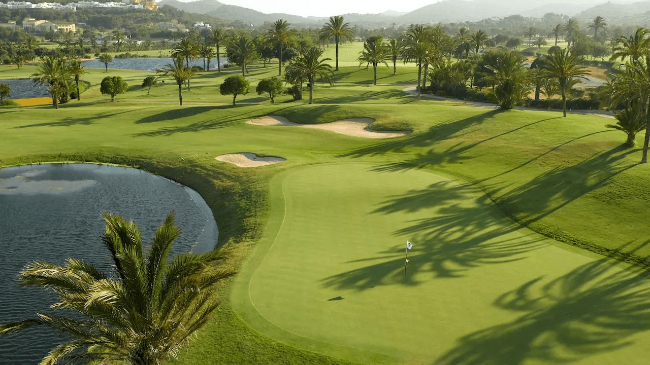 Grand-Hyatt-La-Manga-Club-Golf-Spa-ekskluzywne-hotele-w-Hiszpanii-najlepsze-hotele-w-Hiszpanii-wczasy-w-Hiszpanii-z-rodzina-sportowe-wakacje-w-Hiszpanii-11.png