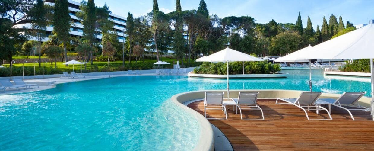 Hotel-Lone-Rovinj-Chorwacja-basen-zewnetrzny.jpg