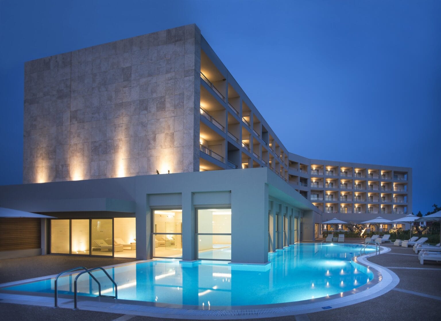 Ikos-Spa-Pool-Ikos-Olivia-night.jpeg