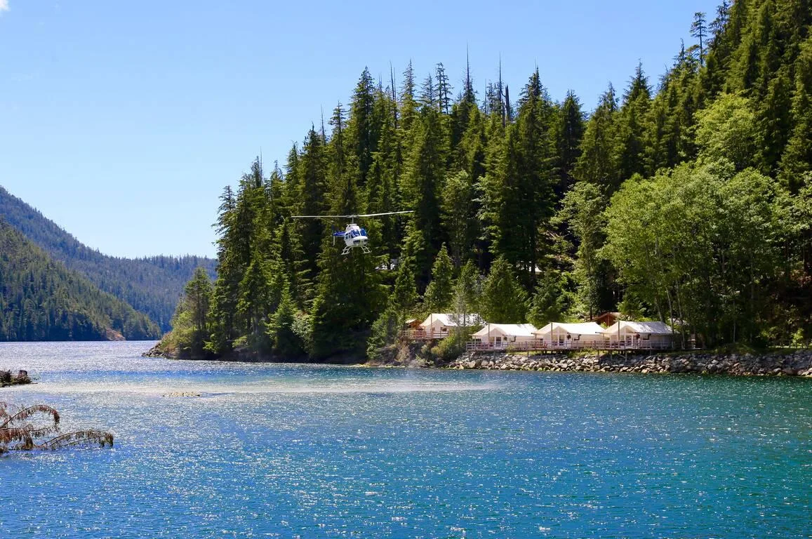 вид на гори та природу з об'єкта