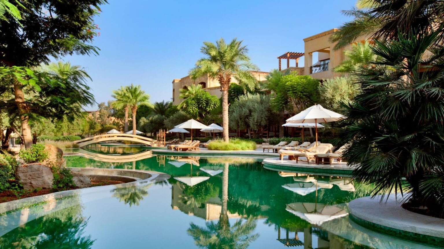 Kempinski-Ishtar-Morze-Martwe-Jordania-lazy-river-pool-2.jpg