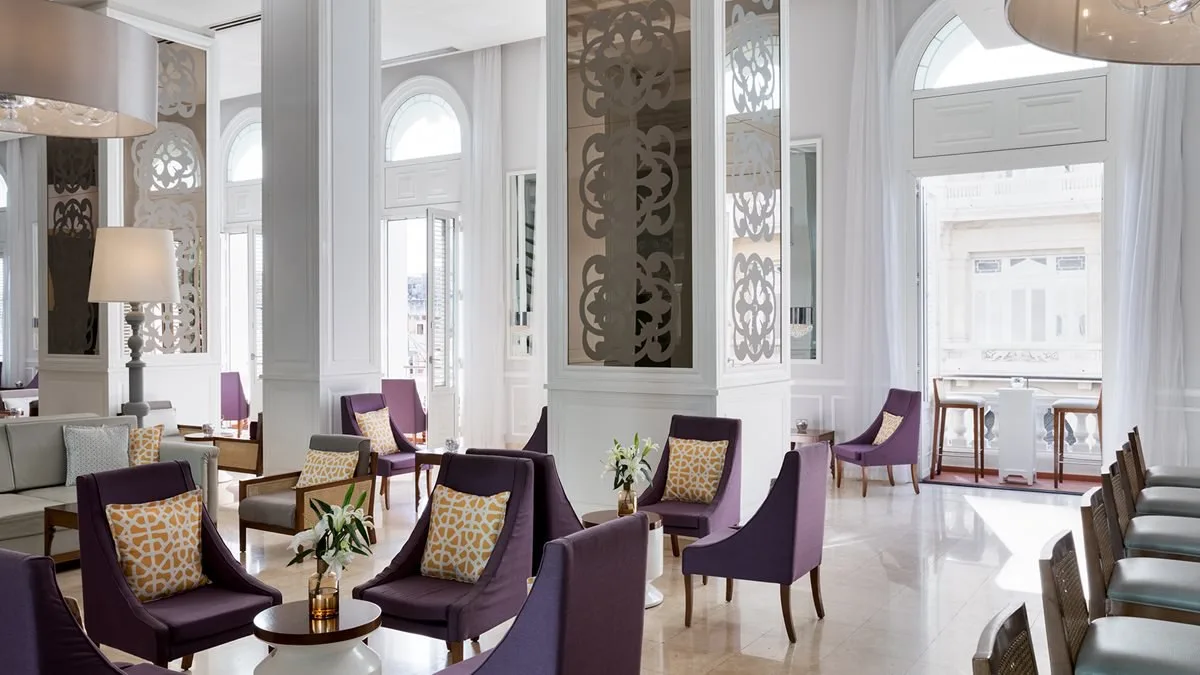 Kempinski-Manzana-Havana-Cuba-Lobby-bar-arsenal.jpg