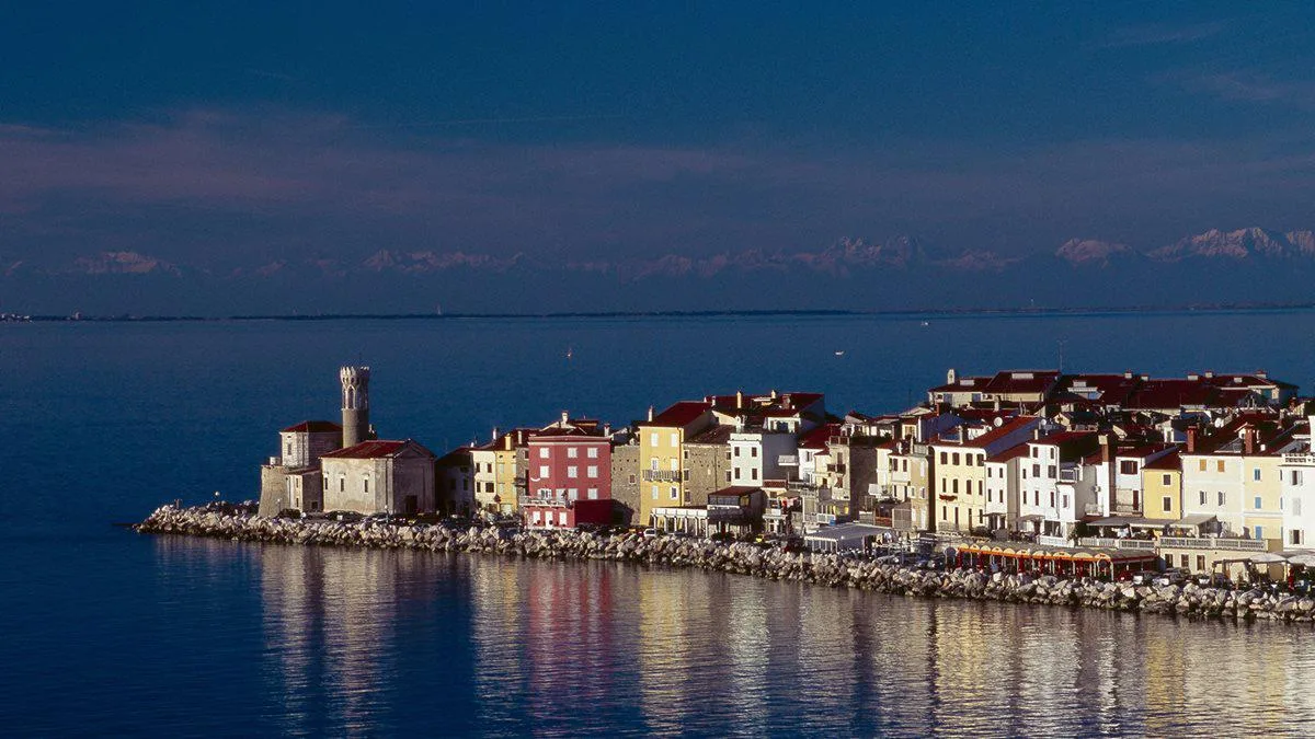 Kempinski-Palace-Portoroz-Slovenia-town-piran.jpg