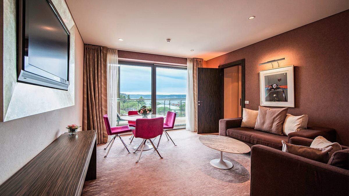 Kempinski-Palace-Portoroz-Slowenia-rose-suite-salon.jpg