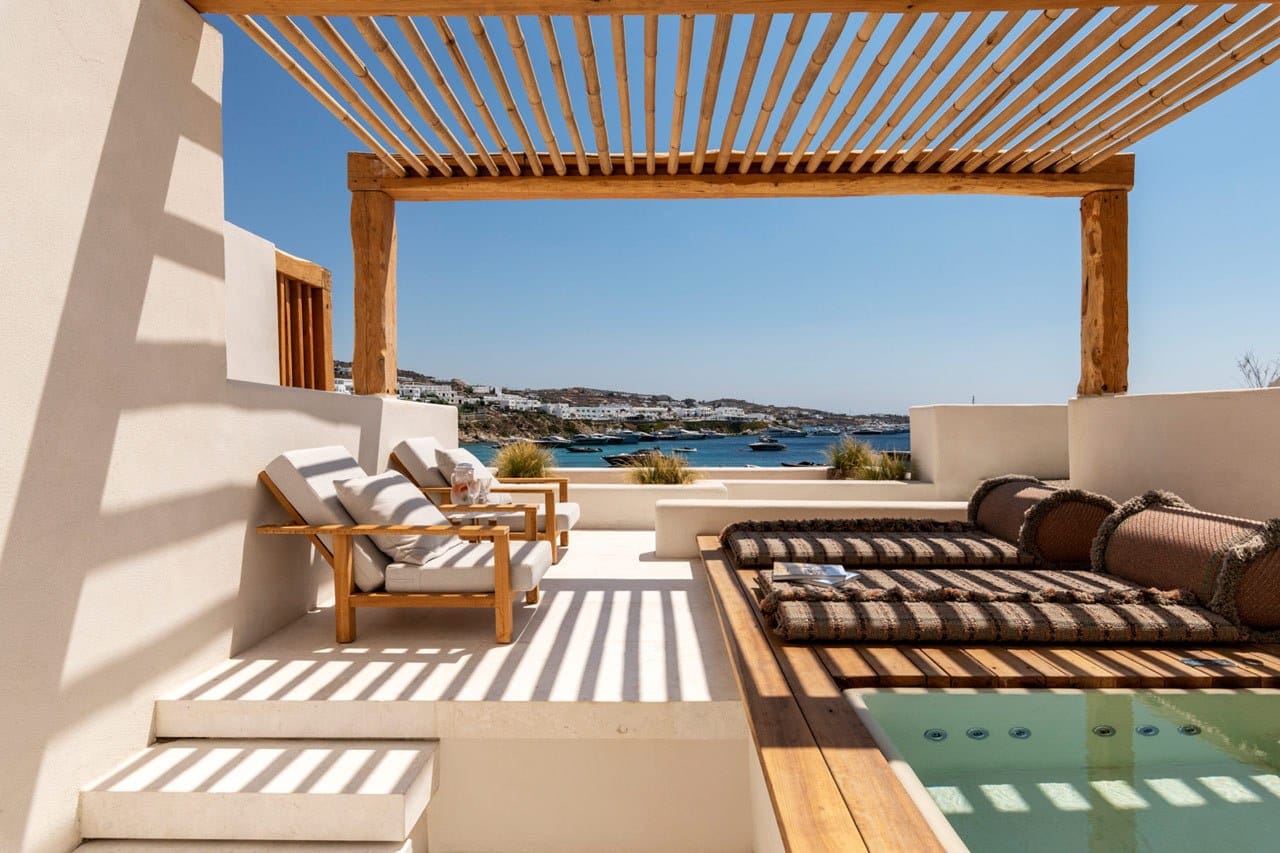 hotel dla dorosłych Kensho Ornos, Grecja Mykonos - strefa wypoczynku z basenem i widokiem na morze