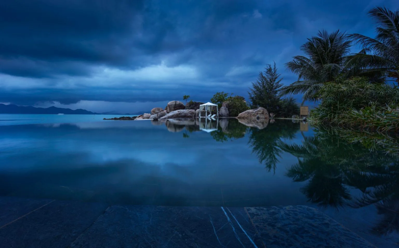 LAlya-Ninh-Van-Bay-luksusowe-hotele-w-Wietnamie-wczasy-w-Wietnamie-ekskluzywne-hotele-w-Wietnamie-1.jpg
