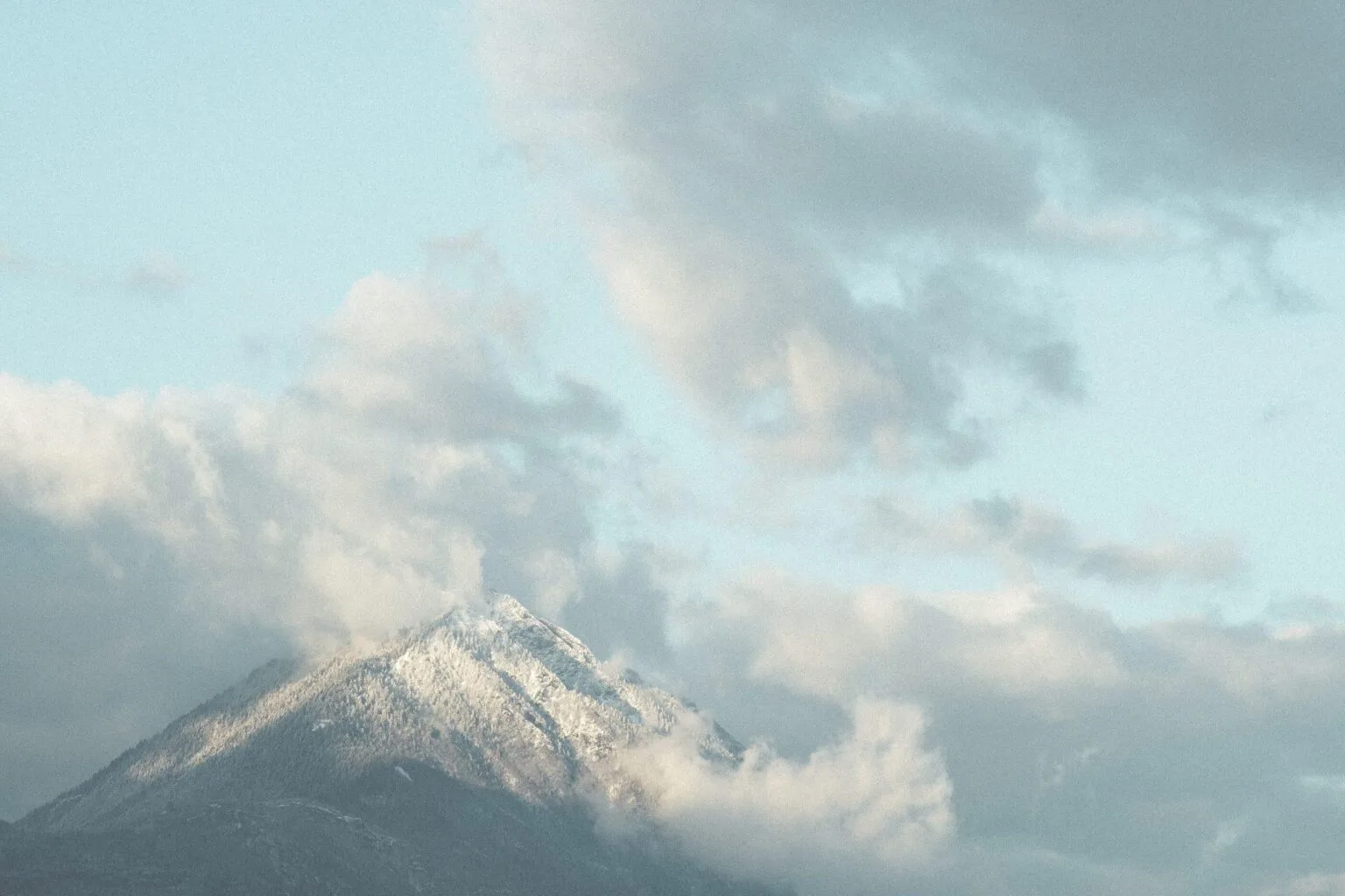 Le-Fitz-Roy-Val-Thorens-best-hotels-in-Val-Thorens-luxury-ski-hotels-in-France-exclusive-ski-2023-tailor-made-ski-trips-in-France- 1. jpg