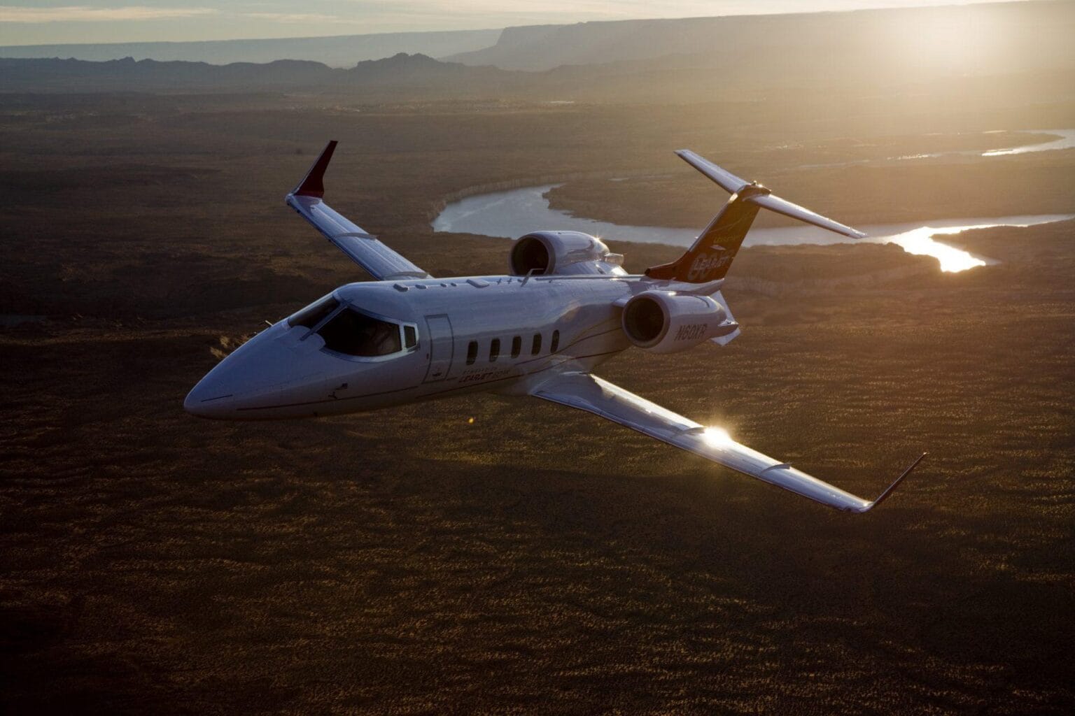 Learjet-60-XR-in-flight_3.jpg